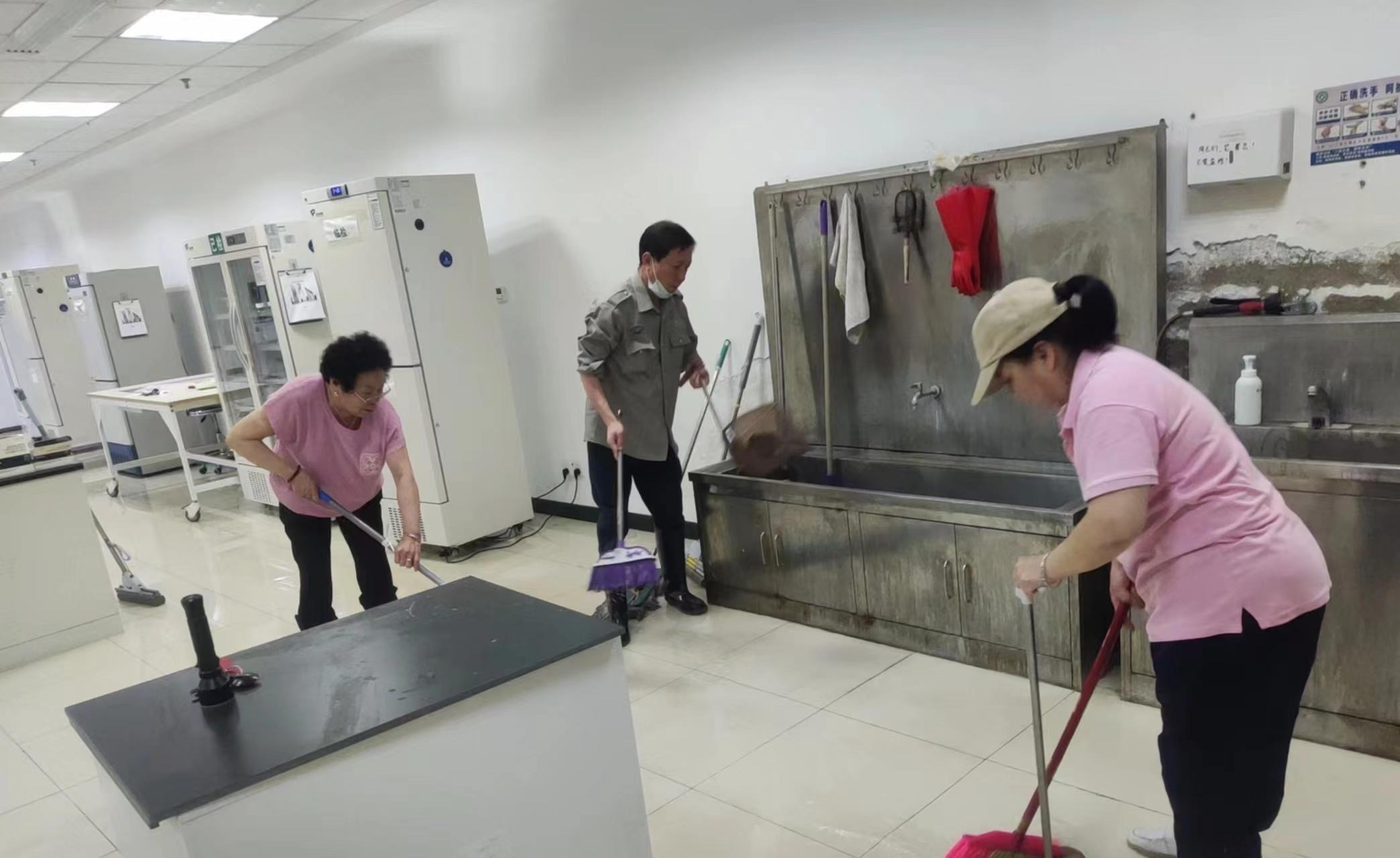 紧急驰援显担当！邦和物业矿建医院项目迅速响应检验科水管爆裂危机