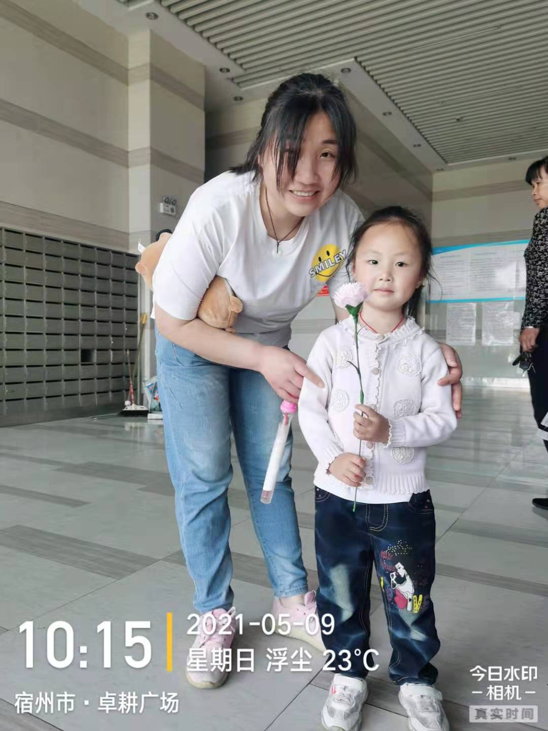 卓耕广场小区项目部举行感恩母亲节主题活动