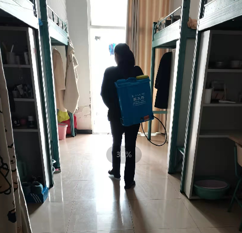 微笑在脸、服务在心