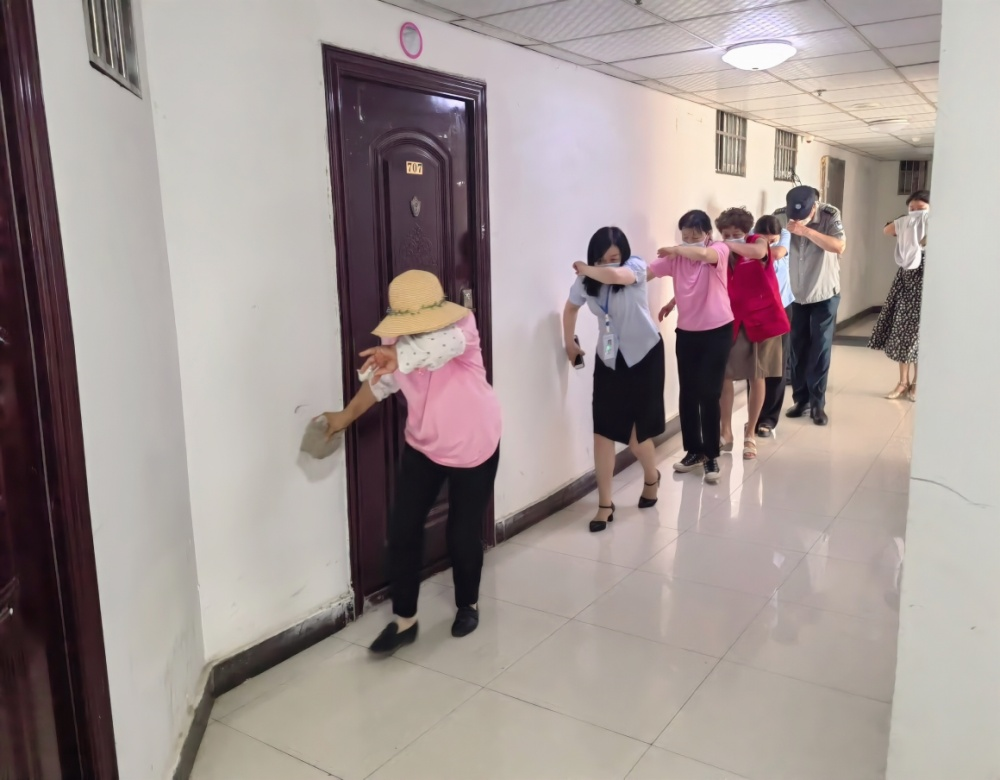同盛广场项目开展“安全生产月”消防宣传演练活动