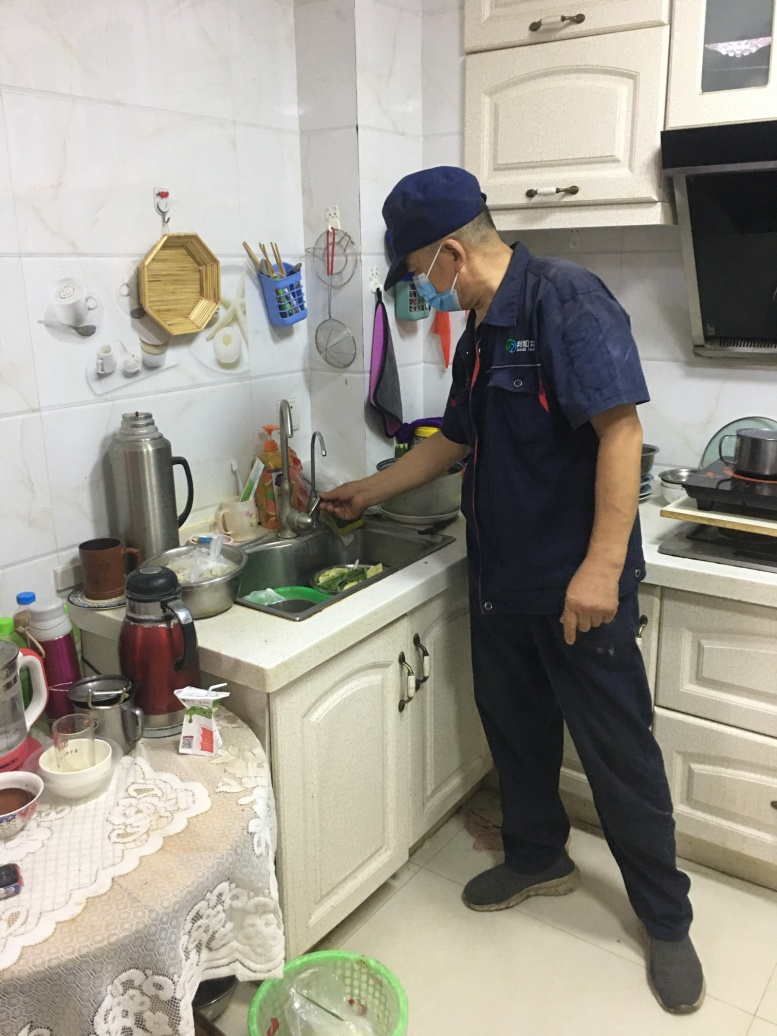 关爱特殊群体，排查安全隐患