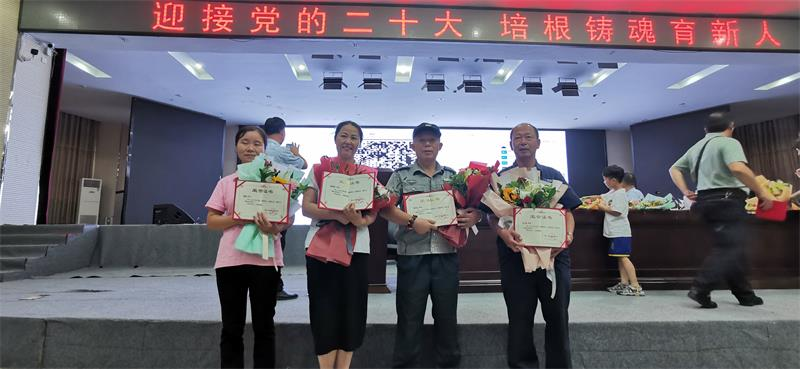 淮北实验高中项目部4名员工荣获淮北实验高中“物业优秀员工”荣誉称号