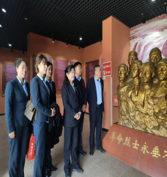 缅怀先烈、致敬英雄 