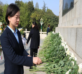 缅怀先烈、致敬英雄 