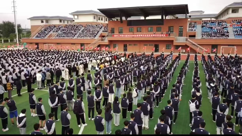 雪枫中学项目部以校为家，共同参与校运动会