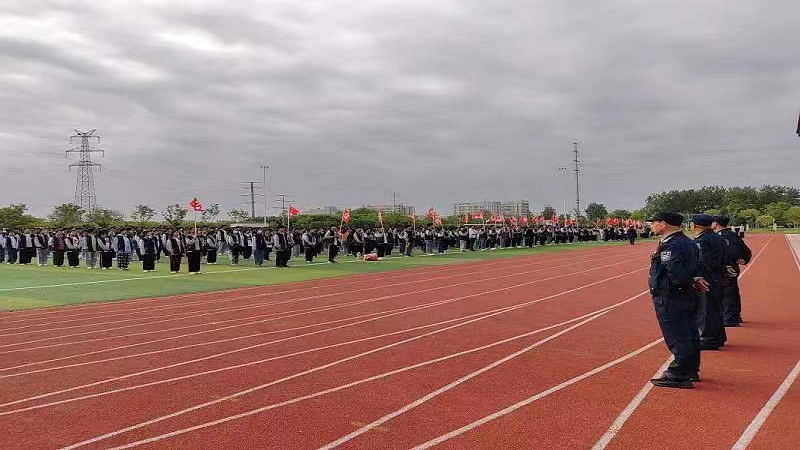 雪枫中学项目部以校为家，共同参与校运动会