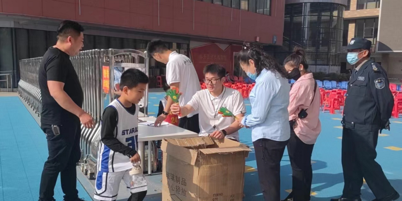 运动赛场展风采 物业服务保后勤
