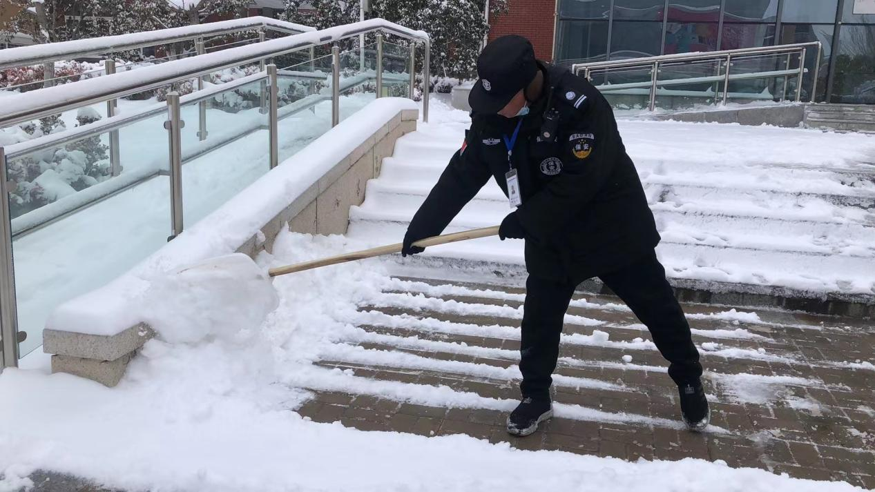 最美不过下雪天，温暖不过物业人