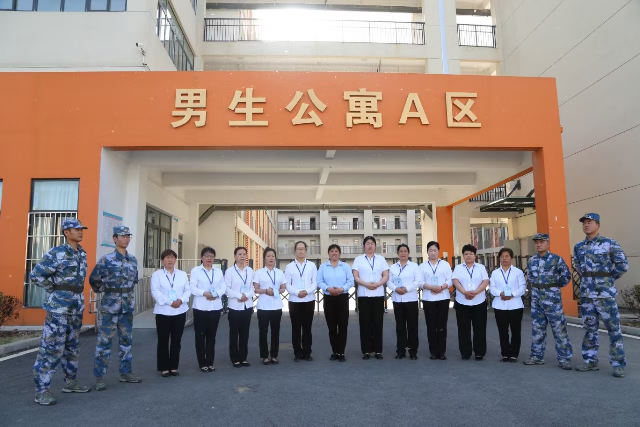 汗洒绿荫献真情，心系学子绘美景 ——安徽邦和物业宿州应用技术学校项目部