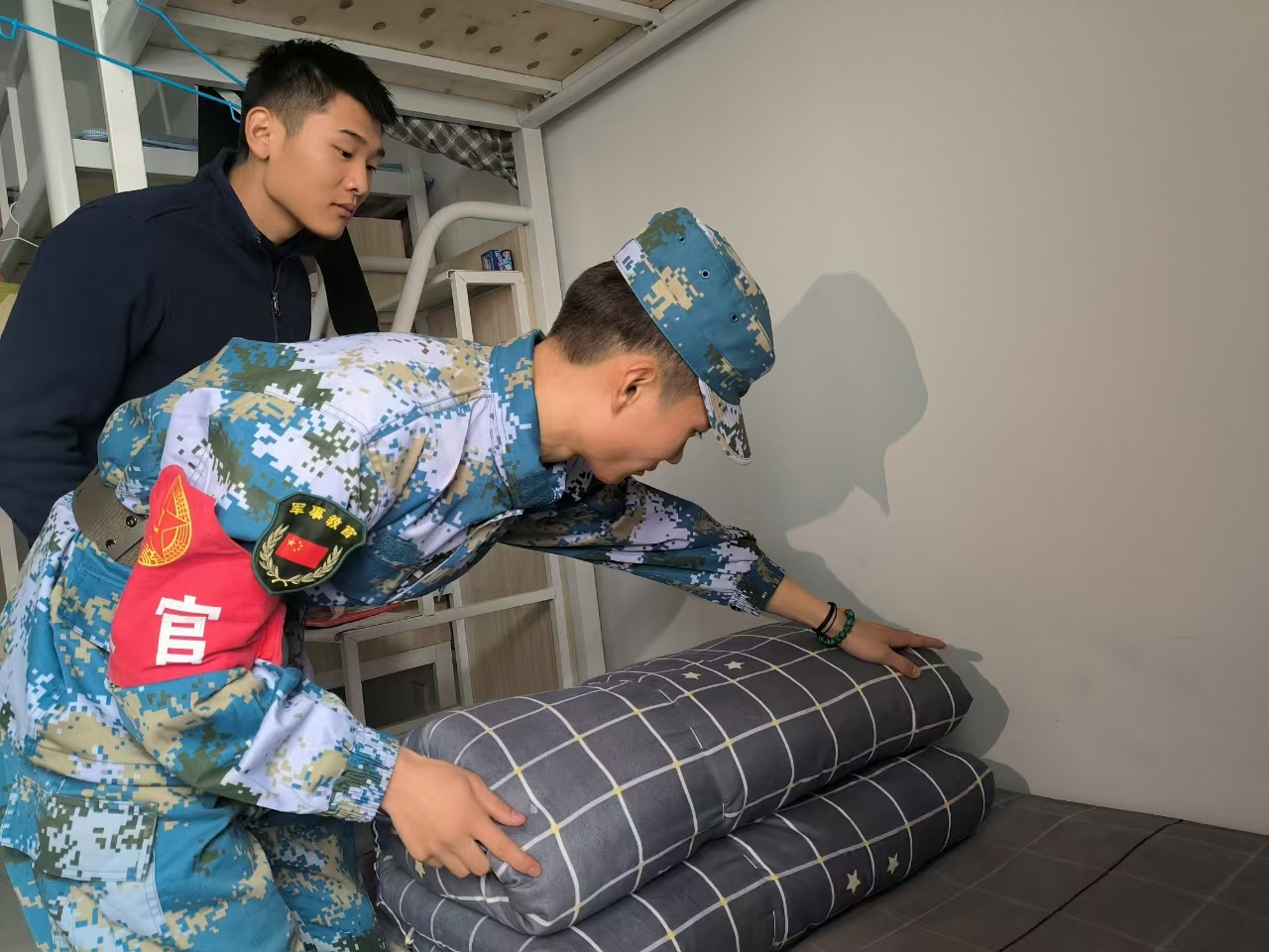 汗洒绿荫献真情，心系学子绘美景 ——安徽邦和物业宿州应用技术学校项目部