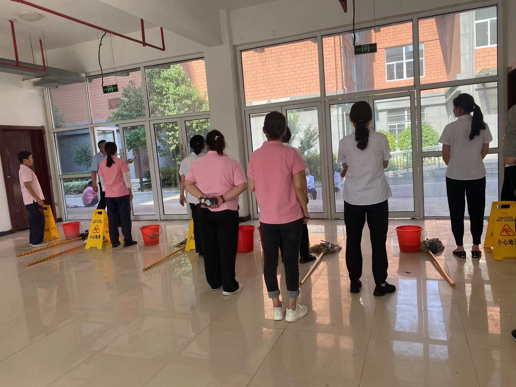 明亮之星  视界无暇 ——宿马一中项目部成功举办擦玻璃大赛