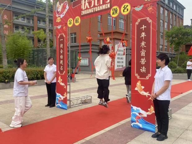鱼我有约.共跃龙门 ———宿马一中项目部成功举办“鲤鱼跃龙门”活动
