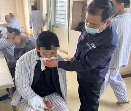 幕后守护者：物业护工的无声奉献，铸就宿州二院健康堡垒