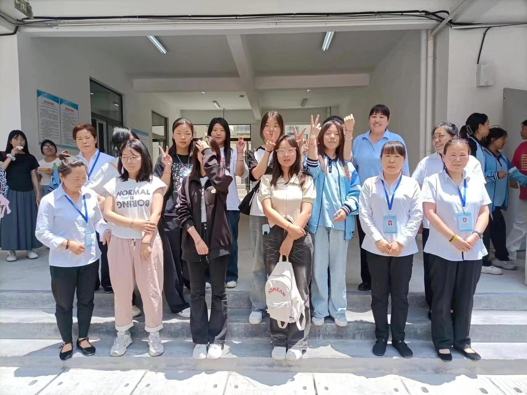 端午佳节情更浓，五彩手绳传温情——宿州应用技术学校项目部共筑宿舍文化新篇章