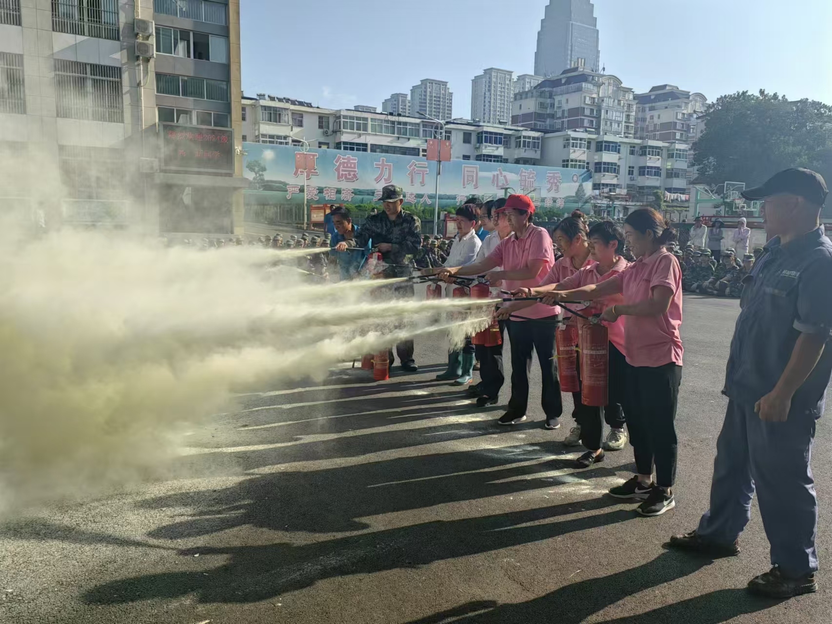 警报鸣秋晨，演练筑平安 —— 安徽邦和物业宿州三中项目部成功举办消防演练活动