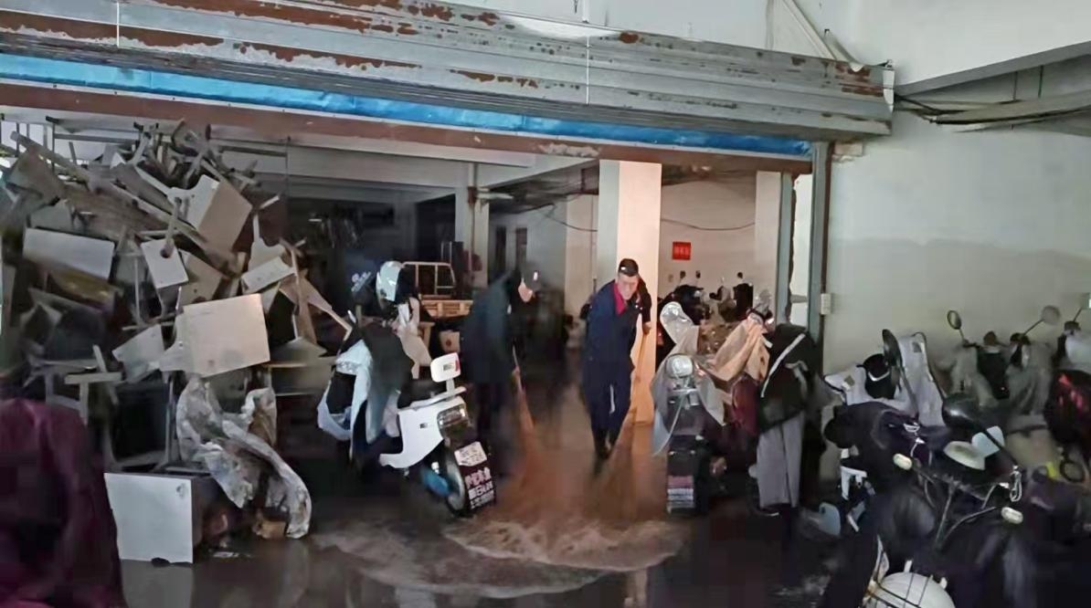 暴雪突袭显担当，应急抢险获赞誉