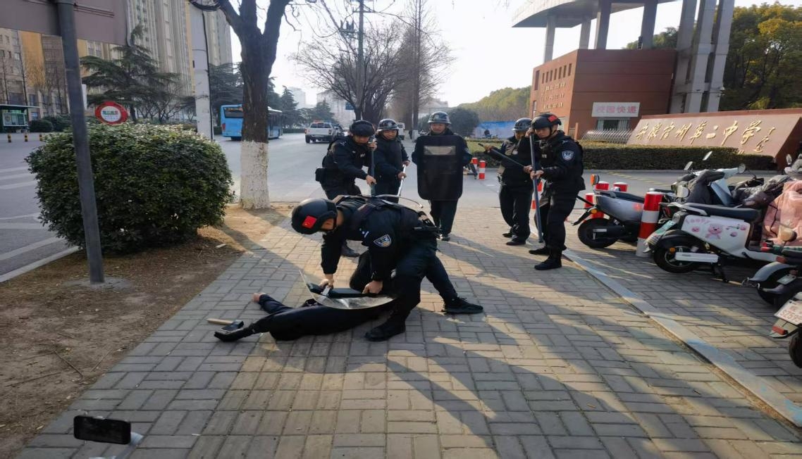 警校携手反恐演练 筑牢宿州二中安全防线 ——宿州二中项目部反恐演练纪实