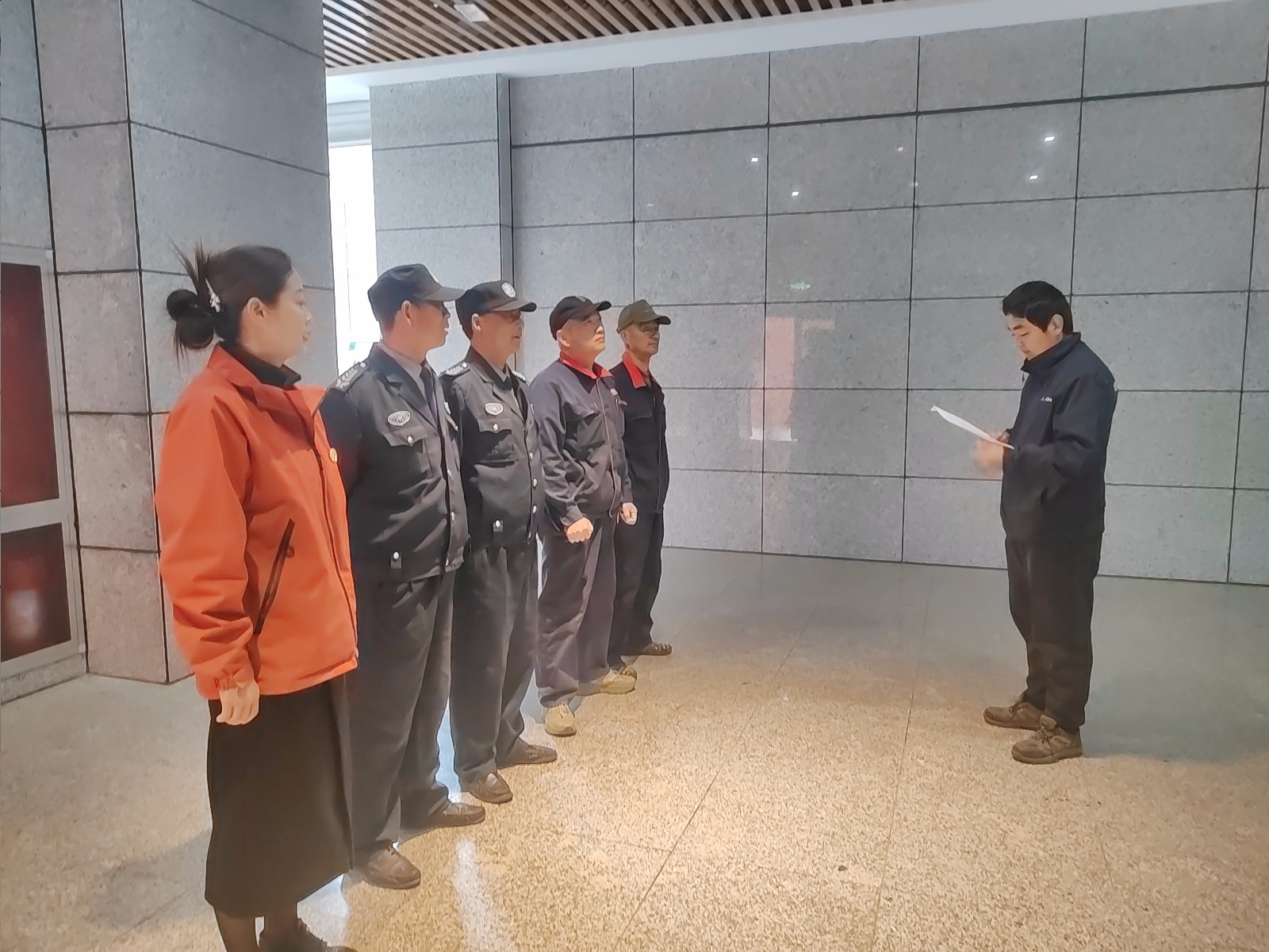 雪枫中学电梯演练：筑牢安全底线，守护师生乘梯之路