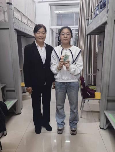 拾金不昧扬正气，崇德尚善树新风——宿马一中项目部宿管用70元资料费诠释责任的重量